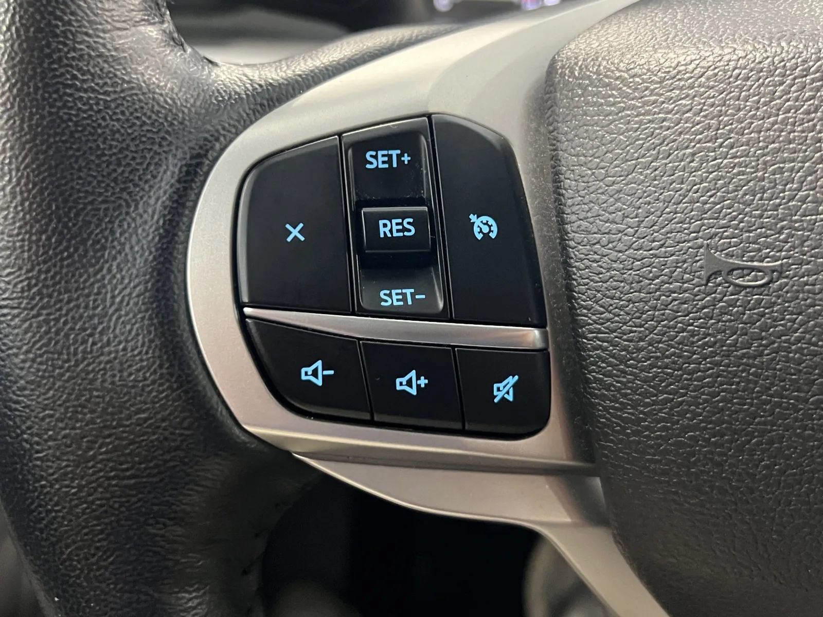 Used 2022 Ford Explorer XLT AWD/4WD image 12