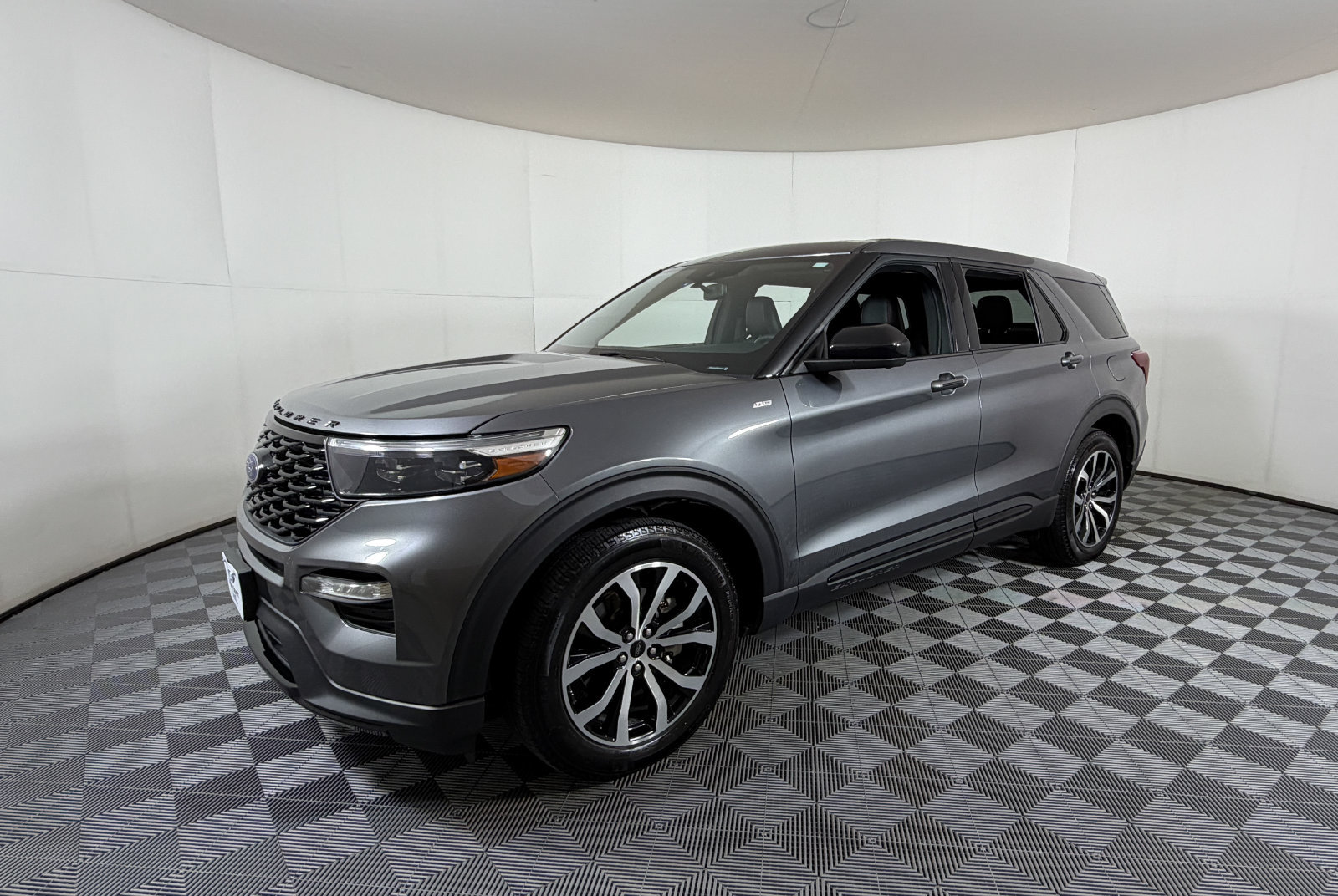 Used 2022 Ford Explorer ST-Line RWD image 2
