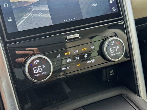 Used 2021 Land Rover Discovery S image 18