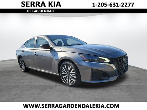 Used 2024 Nissan Altima 2.5 SV image 1