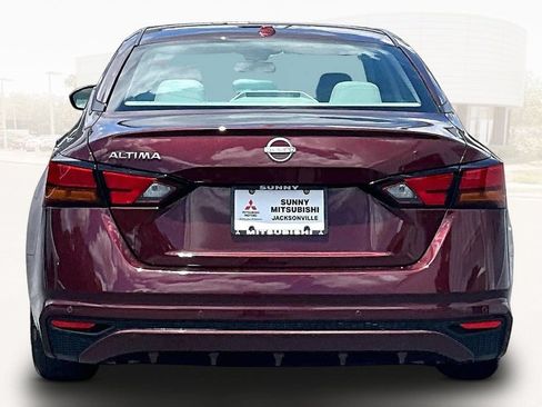 Used 2025 Nissan Altima 2.5 SV FWD image 5