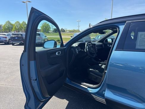 Used 2023 Volvo XC40 Recharge Plus AWD/4WD image 8