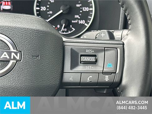 Used 2025 Nissan Rogue SV FWD image 31