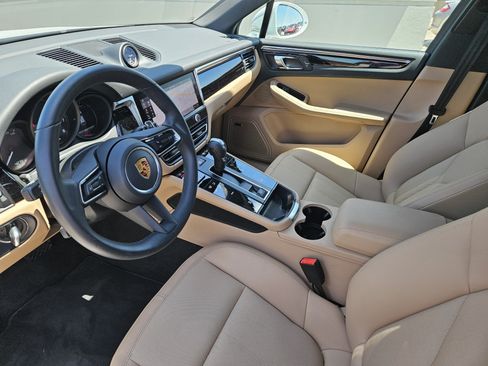 Certified 2026 Porsche Macan AWD/4WD image 4