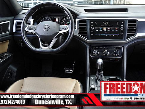 Used 2021 Volkswagen Atlas Cross Sport SE w/ Panoramic Sunroof Package FWD image 17