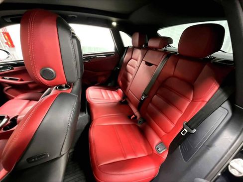 Used 2025 Porsche Macan AWD/4WD image 30