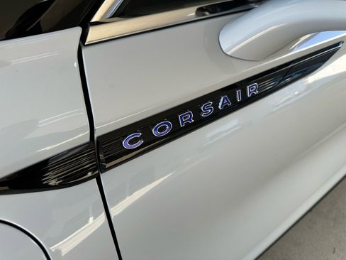 Used 2025 Lincoln Corsair Grand Touring w/ Equipment Group 302A AWD/4WD image 4