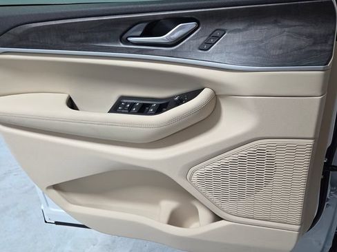 New 2026 Jeep Grand Cherokee L Limited w/ Luxury Tech Group II RWD image 30