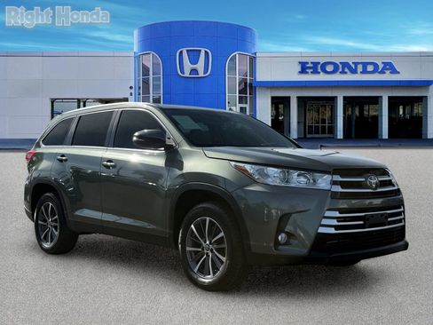 Used 2019 Toyota Highlander XLE FWD image 10