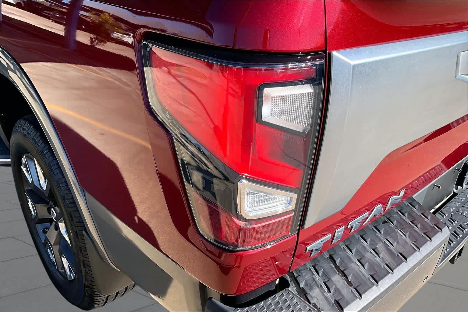Used 2020 Nissan Titan Platinum Reserve w/ Moonroof Package AWD/4WD image 27