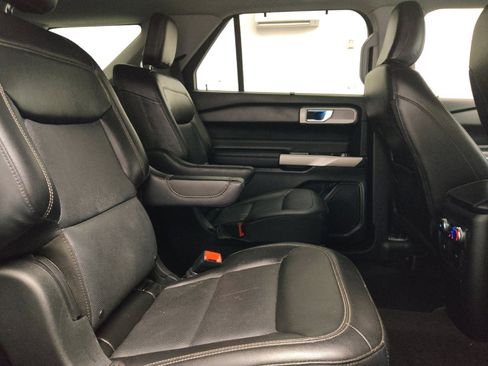 Used 2022 Ford Explorer Limited image 19