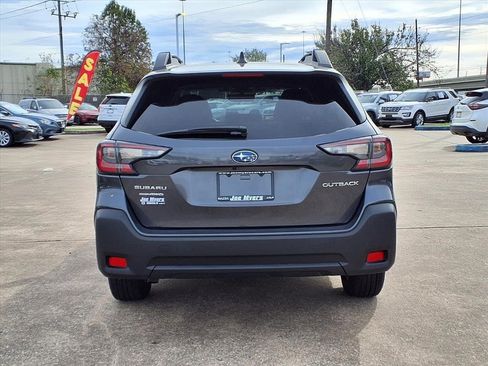 Used 2023 Subaru Outback Premium image 27