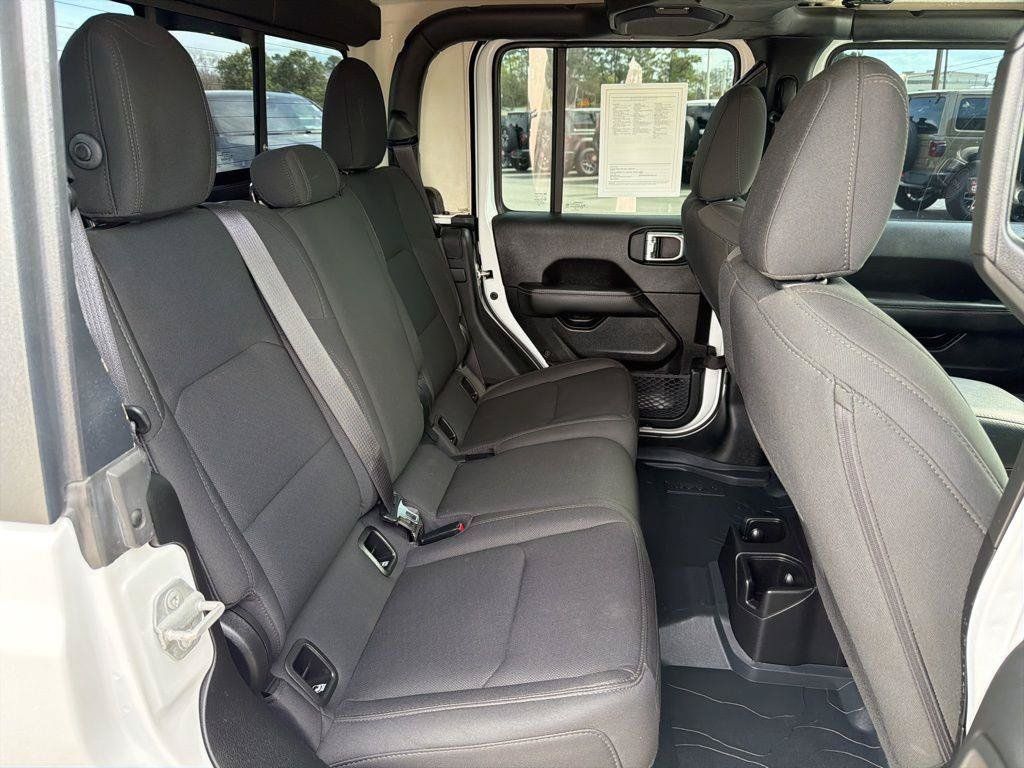 Used 2021 Jeep Gladiator Overland w/ Safety Group AWD/4WD image 18