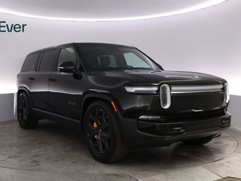 Used 2025 Rivian R1S Premium AWD/4WD image 13
