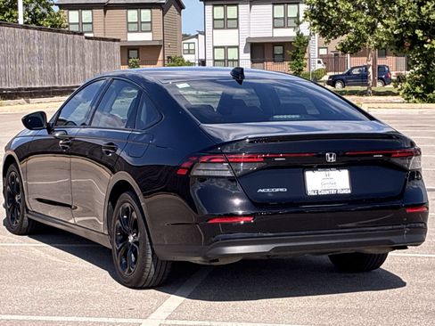 Certified 2025 Honda Accord SE image 4