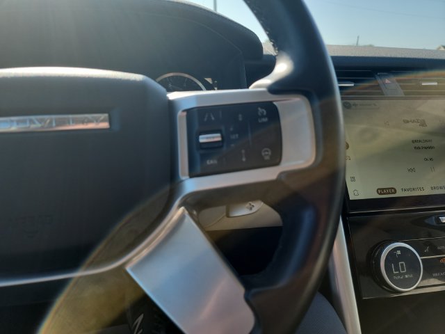 Used 2023 Land Rover Discovery S AWD/4WD image 17