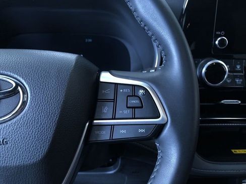 Used 2025 Toyota Highlander XSE image 28