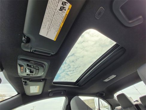 Used 2025 Toyota Corolla SE image 40