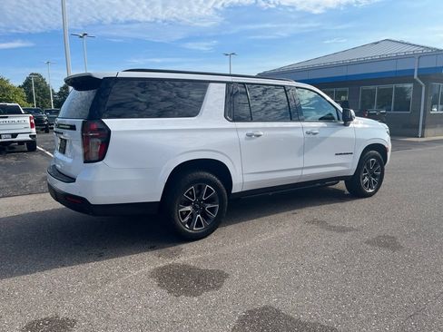 Used 2023 Chevrolet Suburban Z71 w/ Luxury Package AWD/4WD image 9