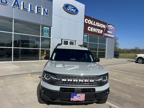 Used 2023 Ford Bronco Sport Badlands image 8