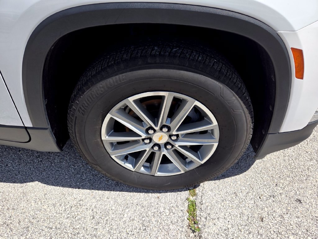 Used 2023 Chevrolet Traverse LT FWD image 19