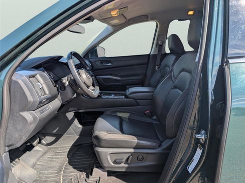 Used 2022 Nissan Pathfinder SL w/ SL Black Package image 11