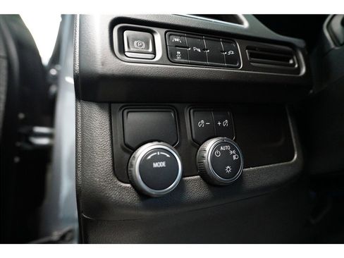 Used 2022 Chevrolet Suburban LT image 19