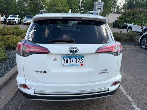 Used 2018 Toyota RAV4 XLE AWD/4WD image 5