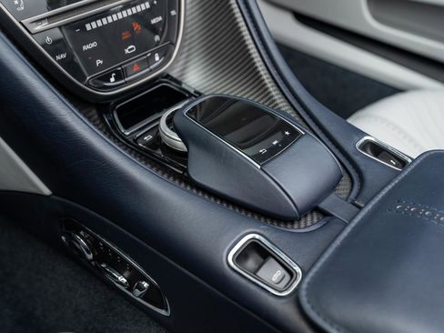 Used 2020 Aston Martin DB11 Volante RWD image 34