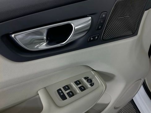 Used 2025 Volvo XC60 B5 Ultra w/ Protection Package Premier image 27