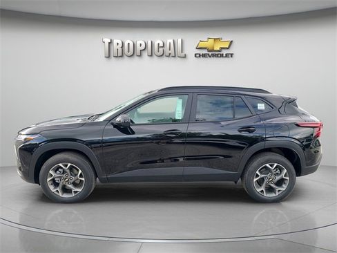 New 2026 Chevrolet Trax LT image 2