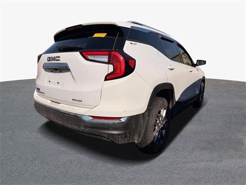 Used 2022 GMC Terrain SLT image 3