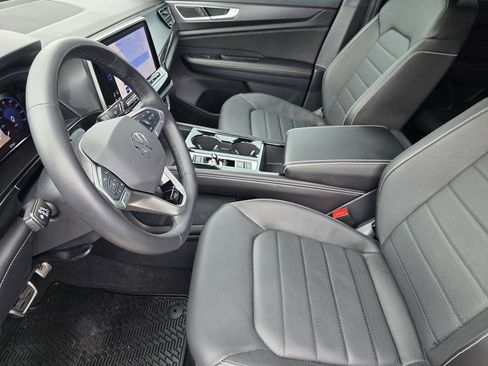 Used 2025 Volkswagen Atlas Cross Sport SEL R-Line image 11