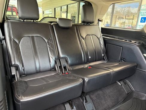 Used 2019 Ford Expedition Platinum image 7