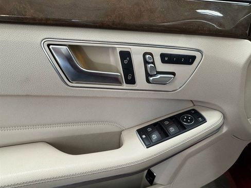 Used 2014 Mercedes-Benz E 350 4MATIC Wagon image 12