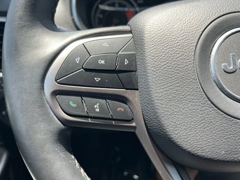 Used 2019 Jeep Cherokee Limited FWD image 10