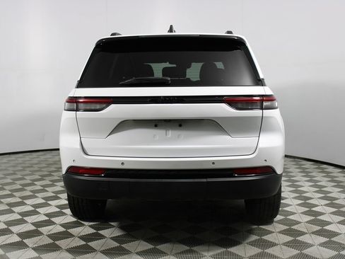 Used 2022 Jeep Grand Cherokee Altitude RWD image 45