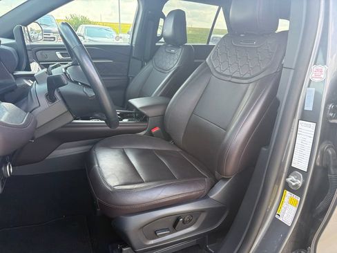 Used 2025 Ford Explorer Platinum w/ LUX Leather Package AWD/4WD image 9