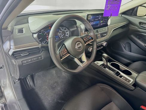 Used 2024 Nissan Altima 2.5 SV w/ SV Premium Package FWD image 9