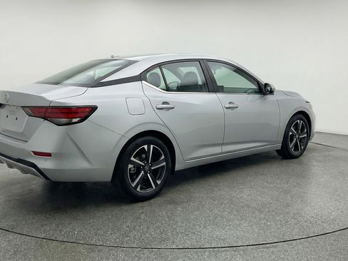 Used 2025 Nissan Sentra SV FWD image 9