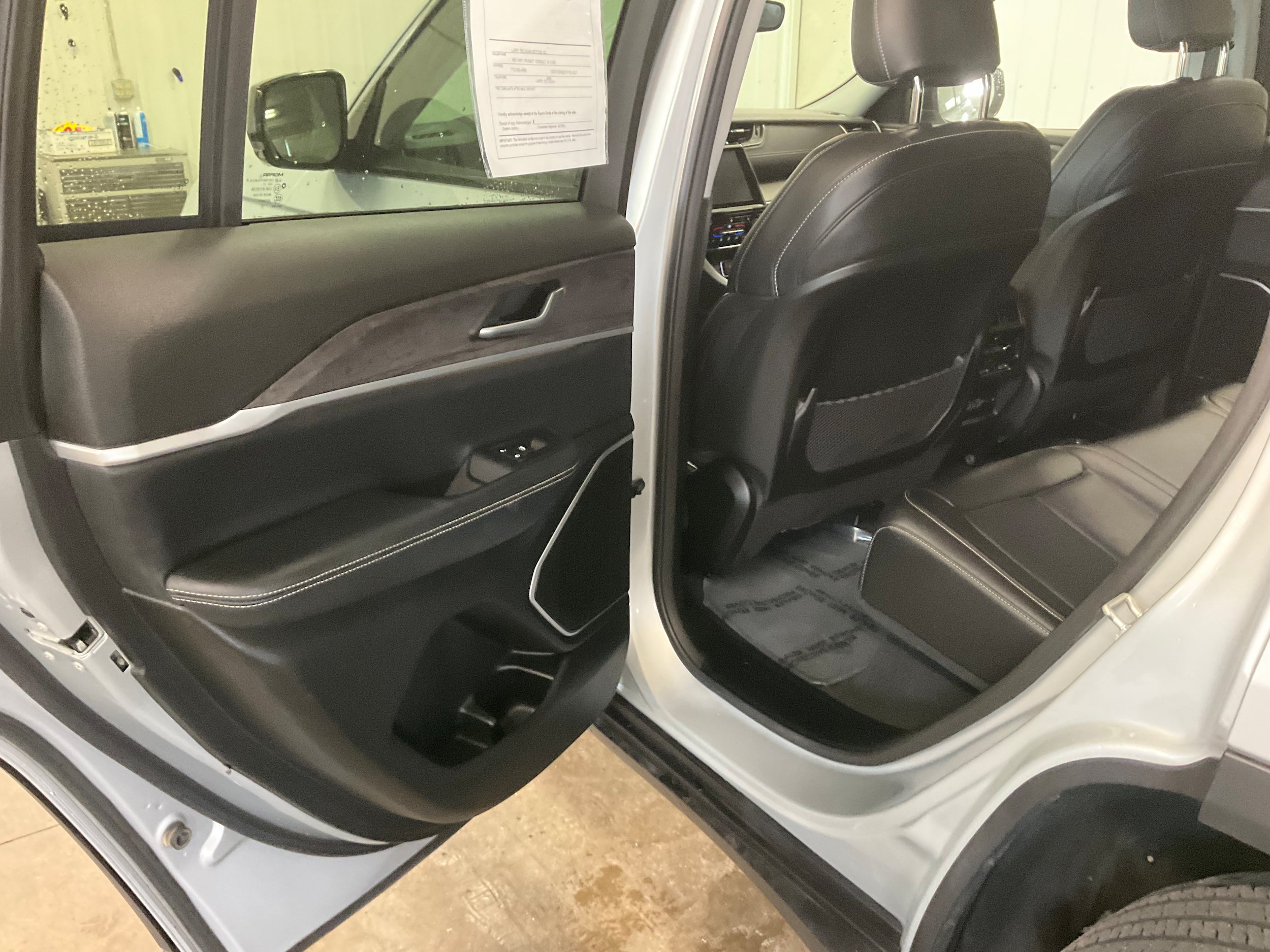 Used 2022 Jeep Grand Cherokee Limited AWD/4WD image 19