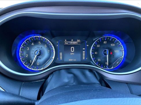 Used 2022 Chrysler Voyager LX image 12