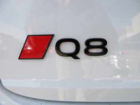 Used 2025 Audi Q8 Premium Plus image 8