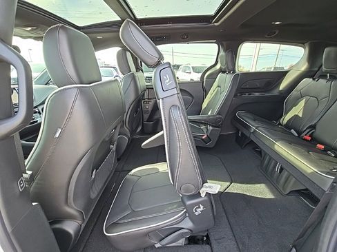 New 2026 Chrysler Pacifica Limited w/ S Appearance Package image 44
