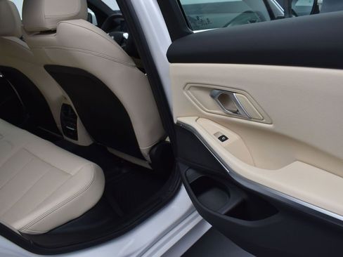 Certified 2025 BMW 330i Sedan w/ Premium Package image 21