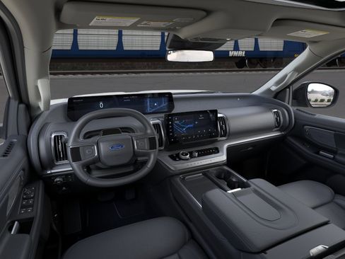 New 2026 Ford Expedition Platinum image 9