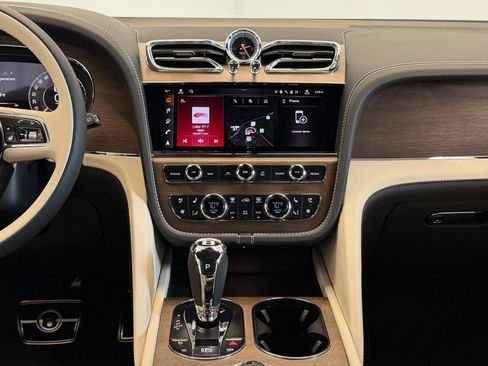 New 2026 Bentley Bentayga Extended Wheelbase AWD/4WD image 25