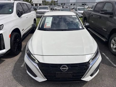Used 2025 Nissan Altima 2.5 SV FWD image 2