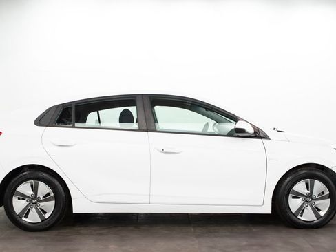 Used 2018 Hyundai Ioniq Blue image 15