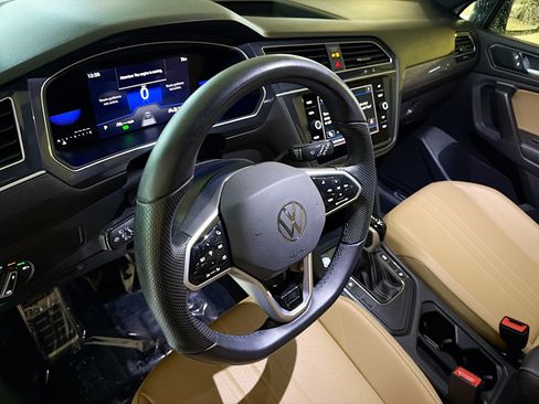 Certified 2024 Volkswagen Tiguan SE R-Line FWD image 27